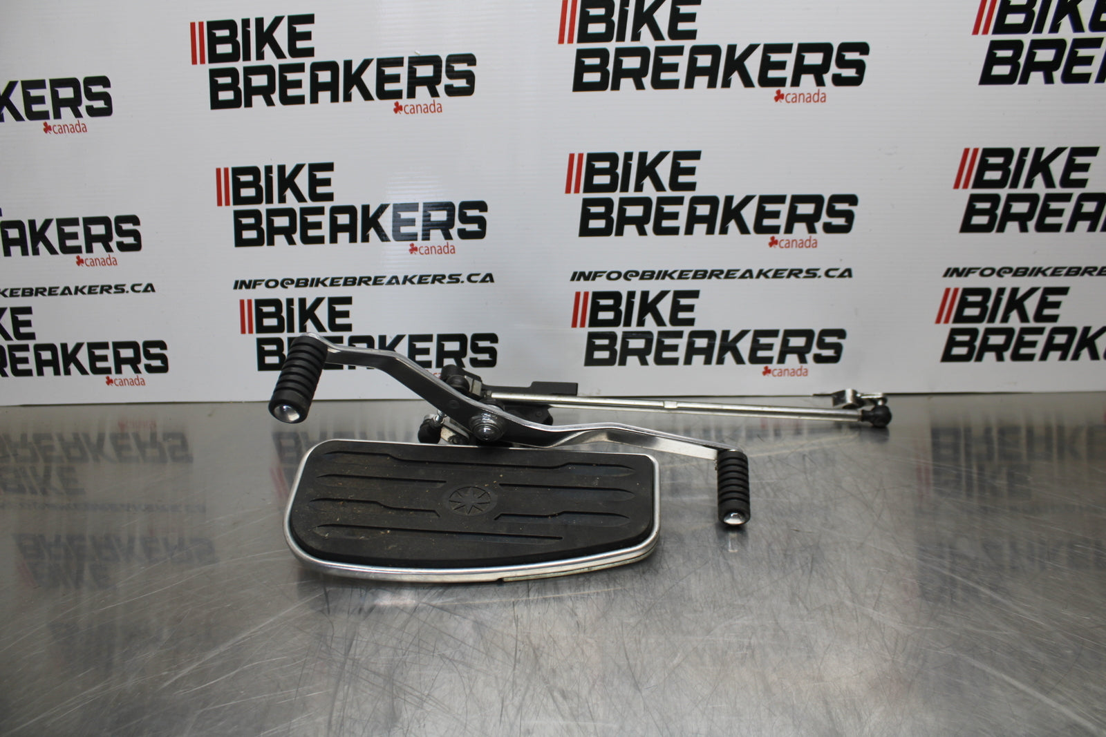 09 YAMAHA ROYAL STAR XVZ1300TF VENTURE LEFT FRONT FOOT REST PEG STEP BB151