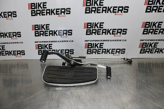 09 YAMAHA ROYAL STAR XVZ1300TF VENTURE LEFT FRONT FOOT REST PEG STEP BB151