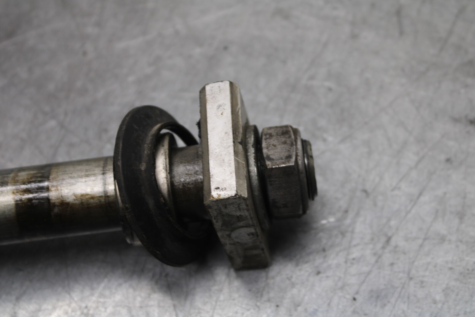 07-08 YAMAHA YZF R1 REAR AXLE BACK WHEEL RIM PIVOT BOLT AXEL BB724