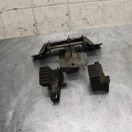 1998 Suzuki TL1000S GAS TANK FUEL CELL PETROL RESERVOIR BRACKET MOUNT BB508