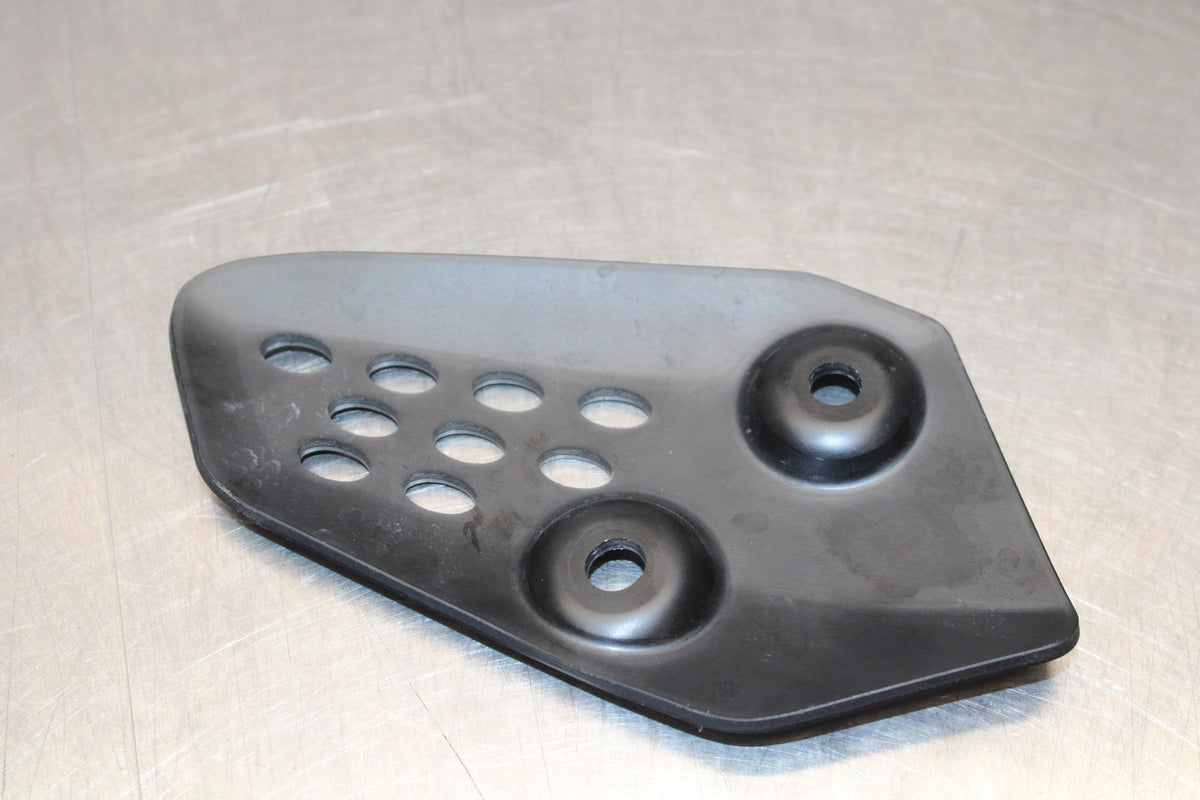 23-24 YAMAHA MT-07 LEFT REARSET REAR SET HEEL GUARD COVER  BB194