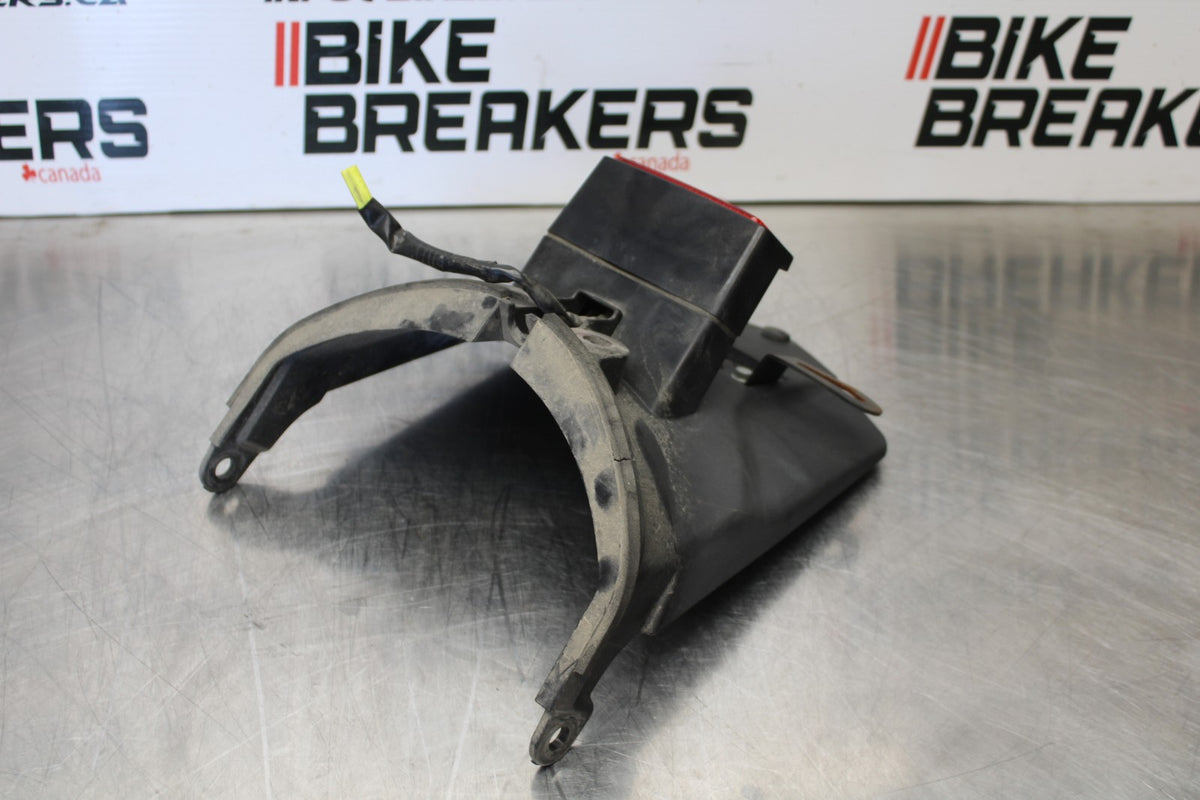 09 YAMAHA V STAR 950 LICENSE PLATE LIGHT & BRACKET MOUNT BB172
