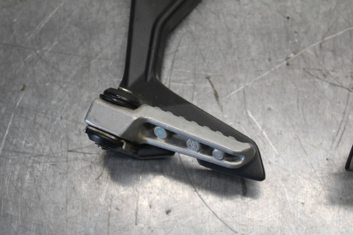 18-23 KAWASAKI NINJA 400 EX400 ABS REAR BACK PASSENGER PEG SET PAIR BB747