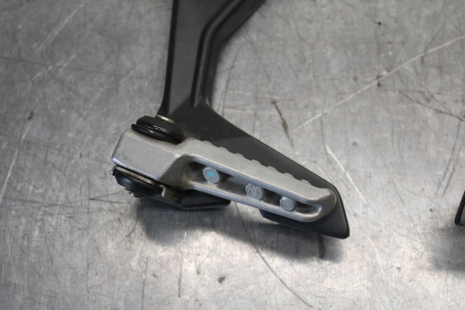 18-23 KAWASAKI NINJA 400 EX400 ABS REAR BACK PASSENGER PEG SET PAIR BB747