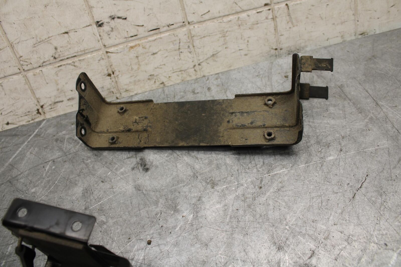 1993 Suzuki GSXR1100W BATTERY BOX TRAY STRAP BB46