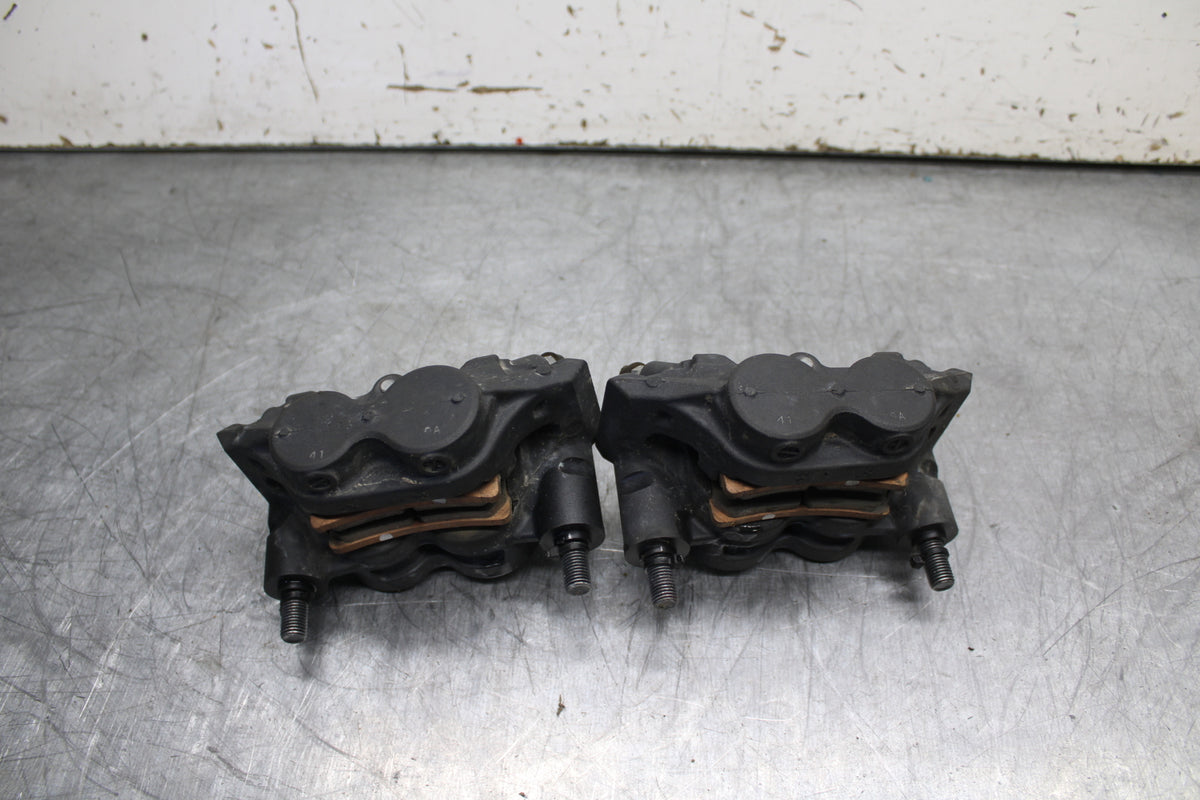 22-24 YAMAHA XSR900 RIGHT LEFT FRONT BRAKE CALIPER SET PAIR CALIPERS BB710