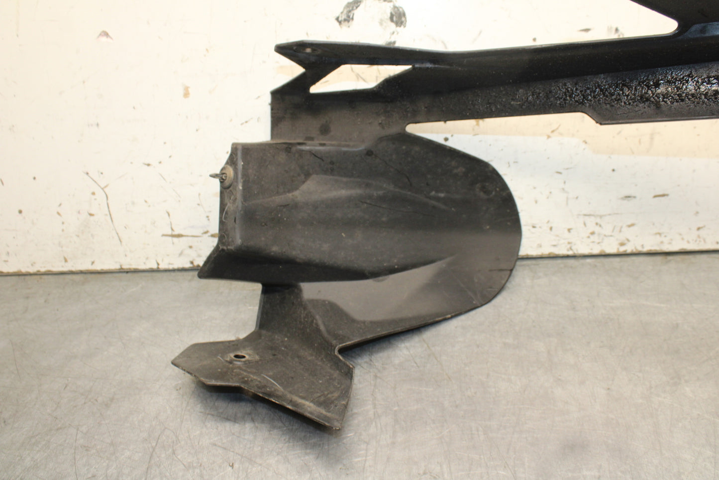 19-22 KAWASAKI Z400 REAR BACK DRIVE CHAIN GUARD COVER SHIELD BB738