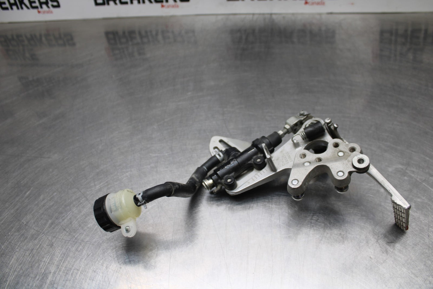 07 SUZUKI GSXR1000 RIGHT REARSET REAR SET DRIVER FOOT PEG REST STOP BB770
