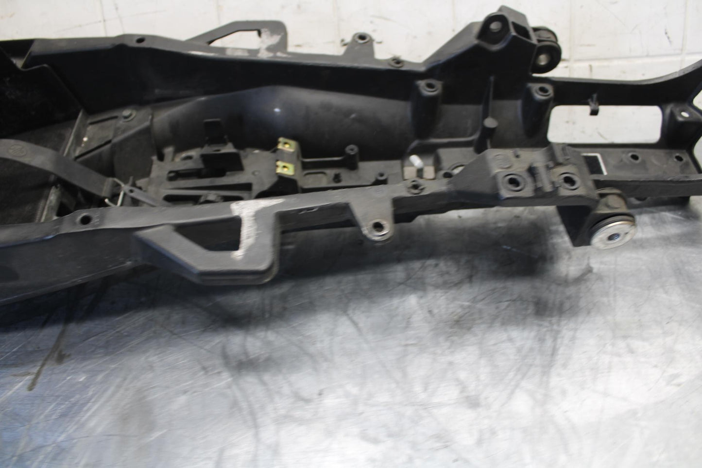 04-06 YAMAHA YZF R1 REAR SUBFRAME BACK SUB FRAME 5VY-21190-00-00 BB491