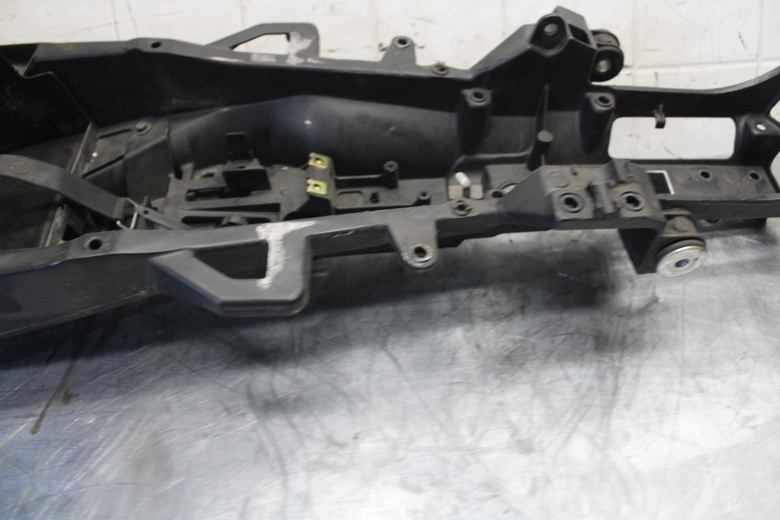04-06 YAMAHA YZF R1 REAR SUBFRAME BACK SUB FRAME 5VY-21190-00-00 BB491