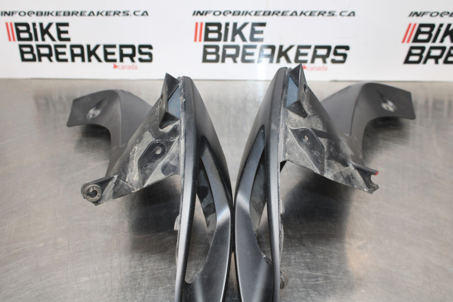 06-07 SUZUKI GSXR 600 FRONT UPPER MID SIDE FAIRING COWL PLASTIC SET BB170