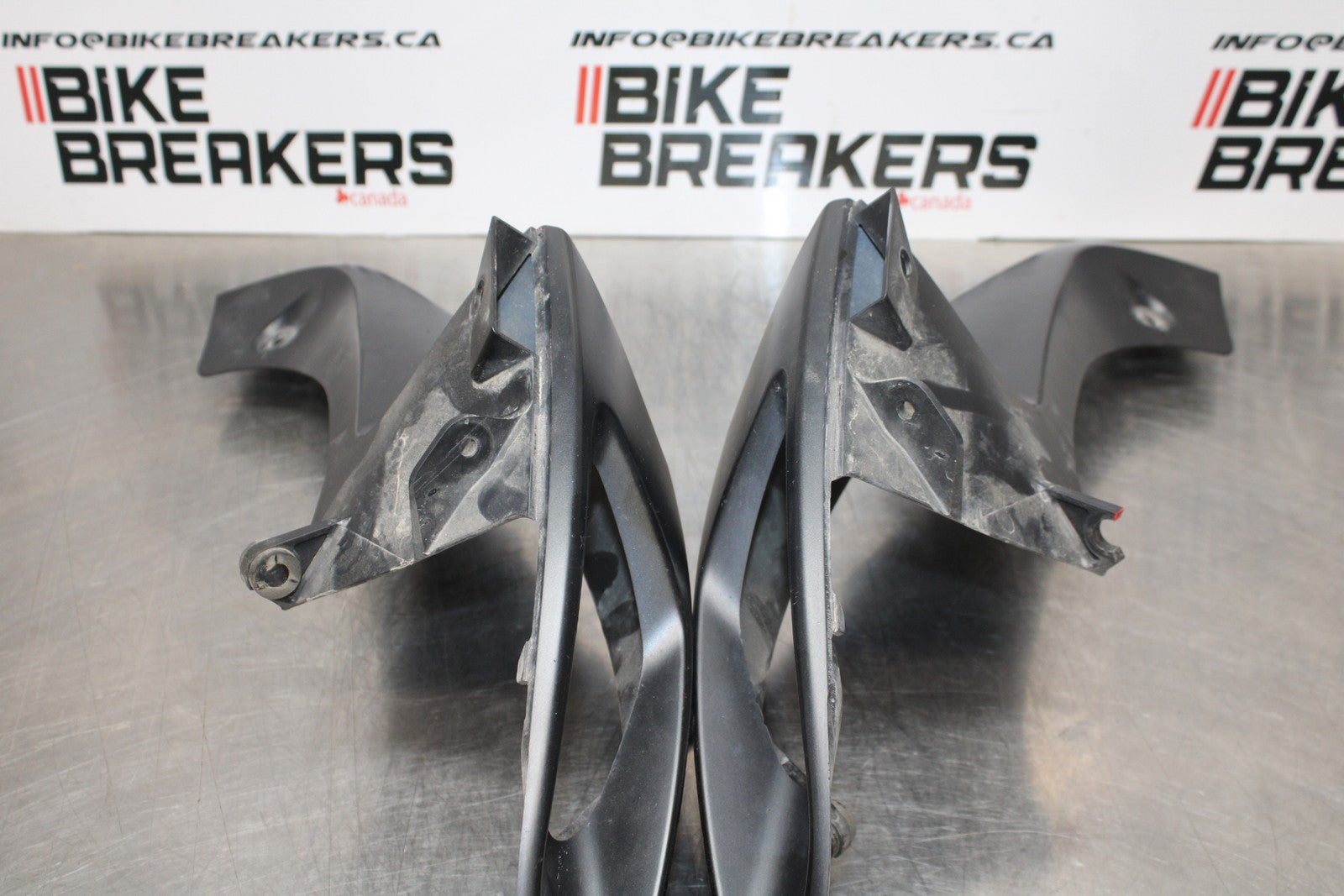 06-07 SUZUKI GSXR 600 FRONT UPPER MID SIDE FAIRING COWL PLASTIC SET BB170