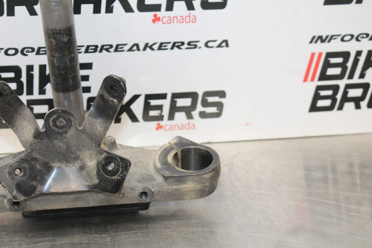 15 SUZUKI BOULEVARD C50 FRONT FORKS CLAMP LOWER TRIPLE TREE STEM BB775