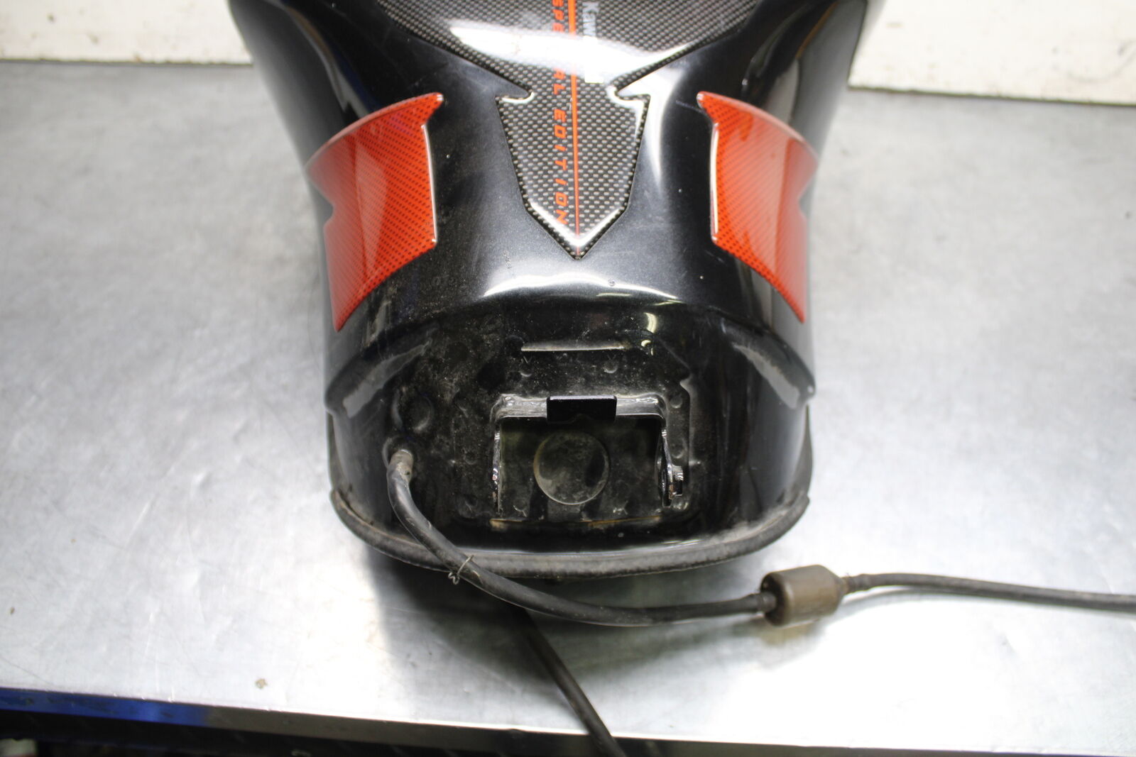 12-13 KAWASAKI Z1000 GAS TANK FUEL CELL PETROL RESERVOIR BB743