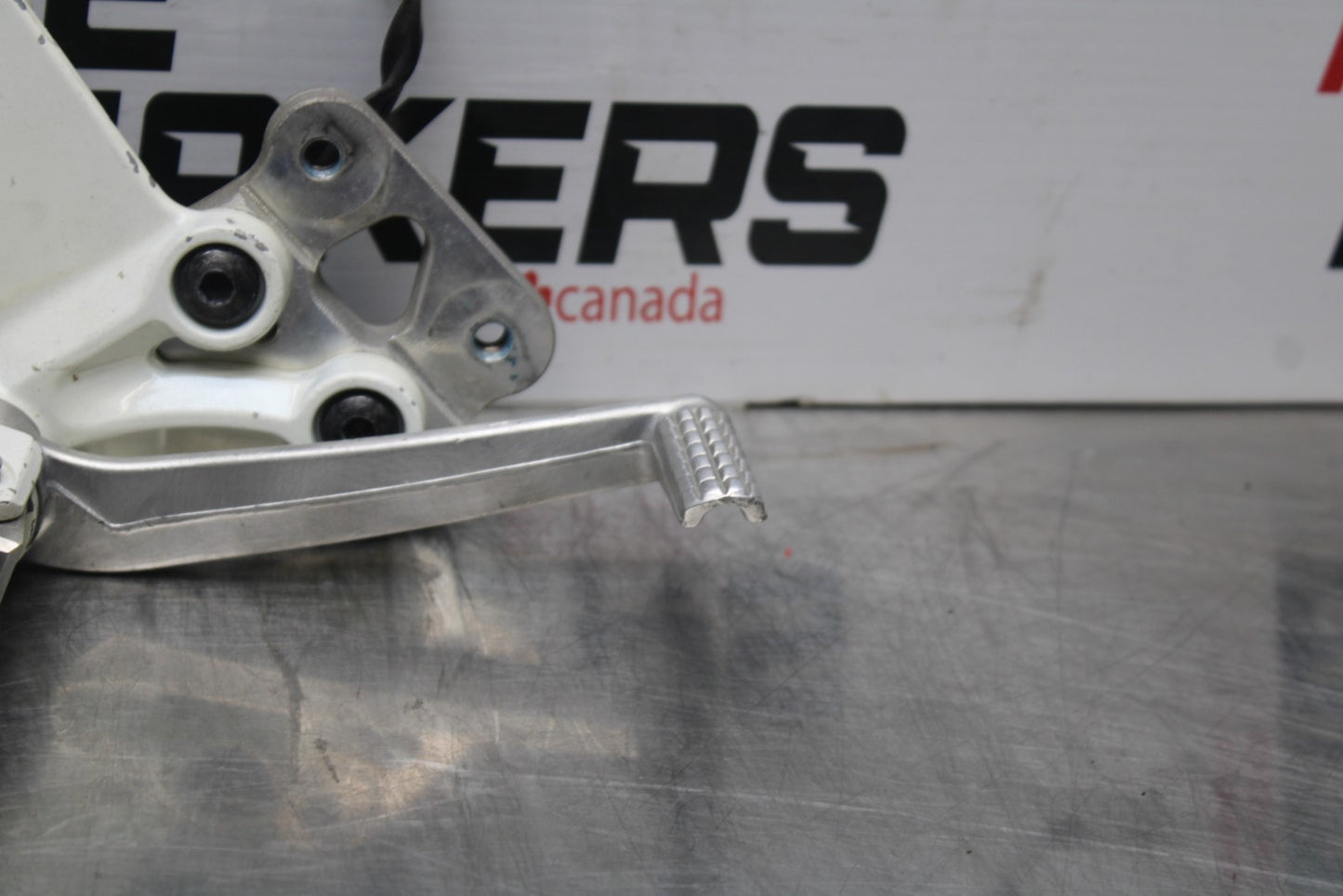 08-10 SUZUKI GSXR 600 RIGHT REARSET REAR SET DRIVER FOOT PEG REST STOP BB202