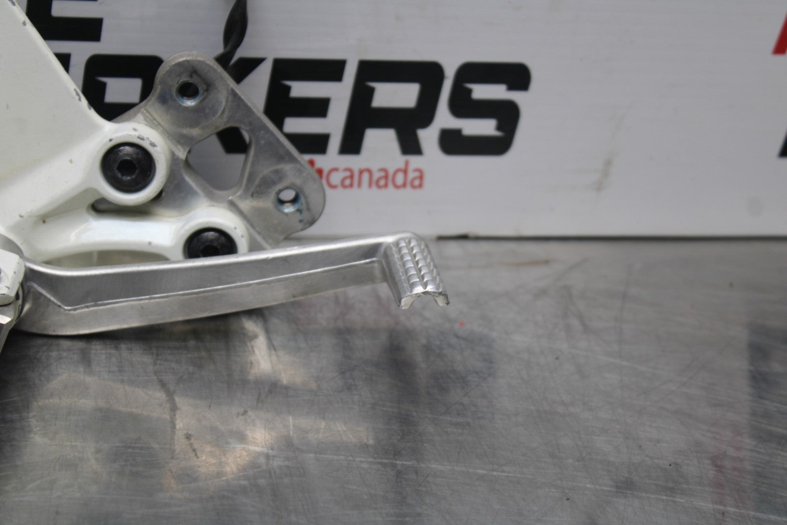 08-10 SUZUKI GSXR 600 RIGHT REARSET REAR SET DRIVER FOOT PEG REST STOP BB202