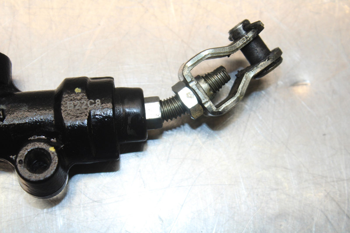 18-26 KAWASAKI Z400 REAR BACK BRAKE MASTER CYLINDER W RESERVOIR BB852