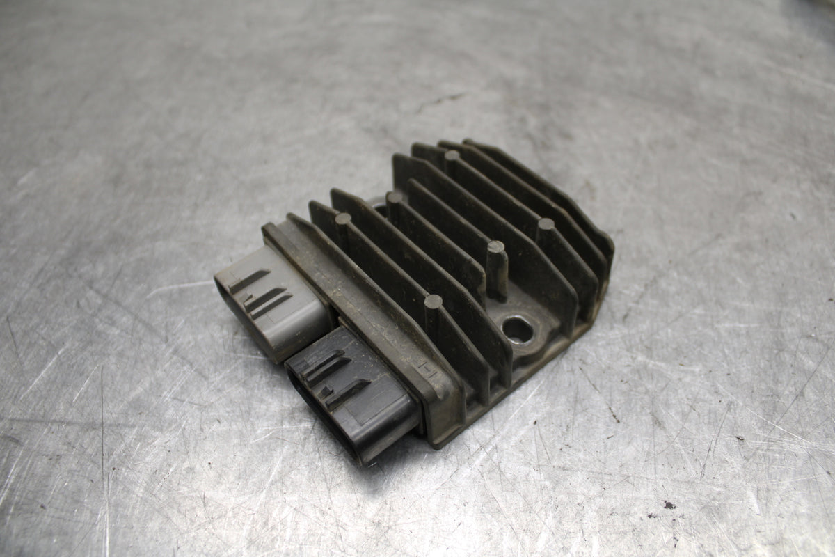 14-15 YAMAHA V STAR 1300 XVS1300CT TOURER RECTIFIER VOLTAGE REGULATOR BB722