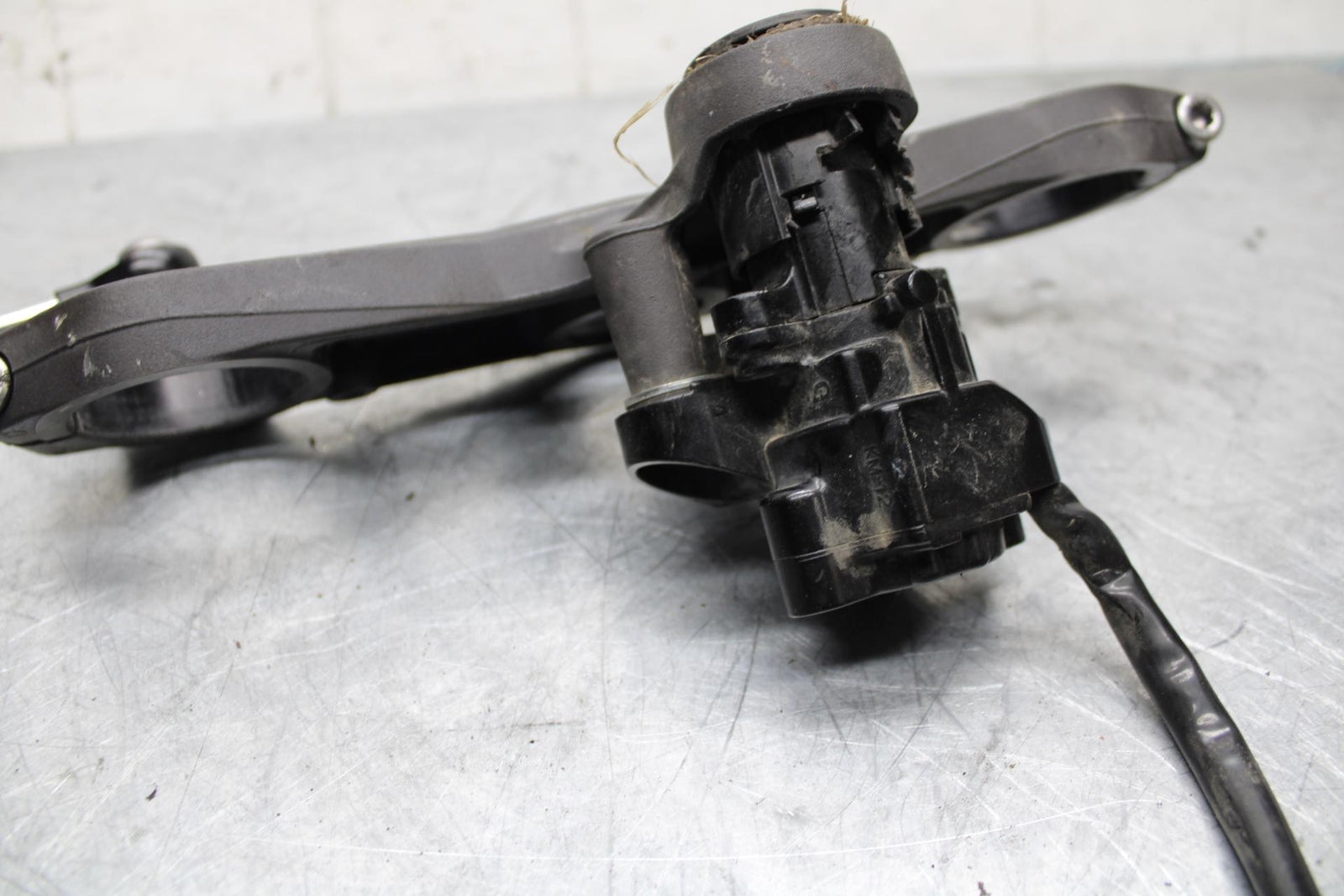 11-15 KAWASAKI ZX1000R FORKS UPPER TRIPLE TREE CLAMP STEERING DAMPER BB445