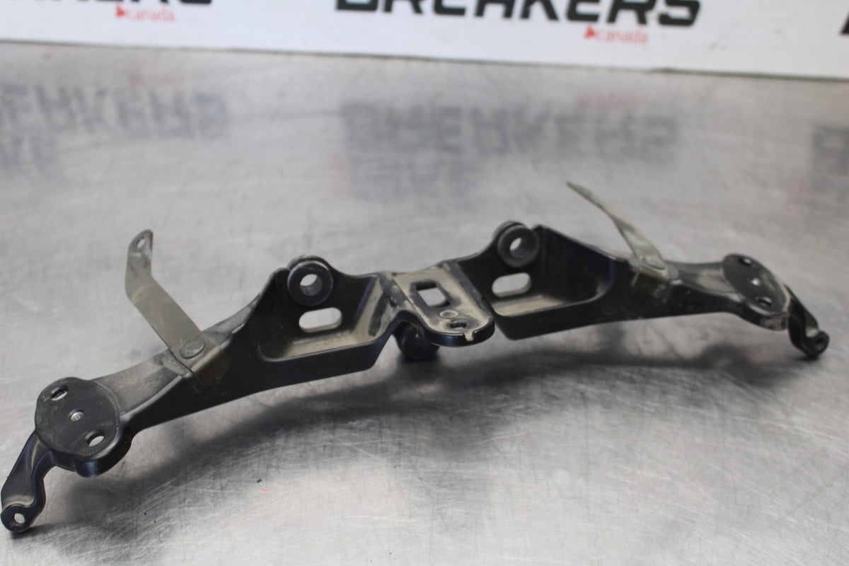04-05 KAWASAKI NINJA ZX10R UPPER FAIRING MIRROR GAUGES STAY BRACKET BB931