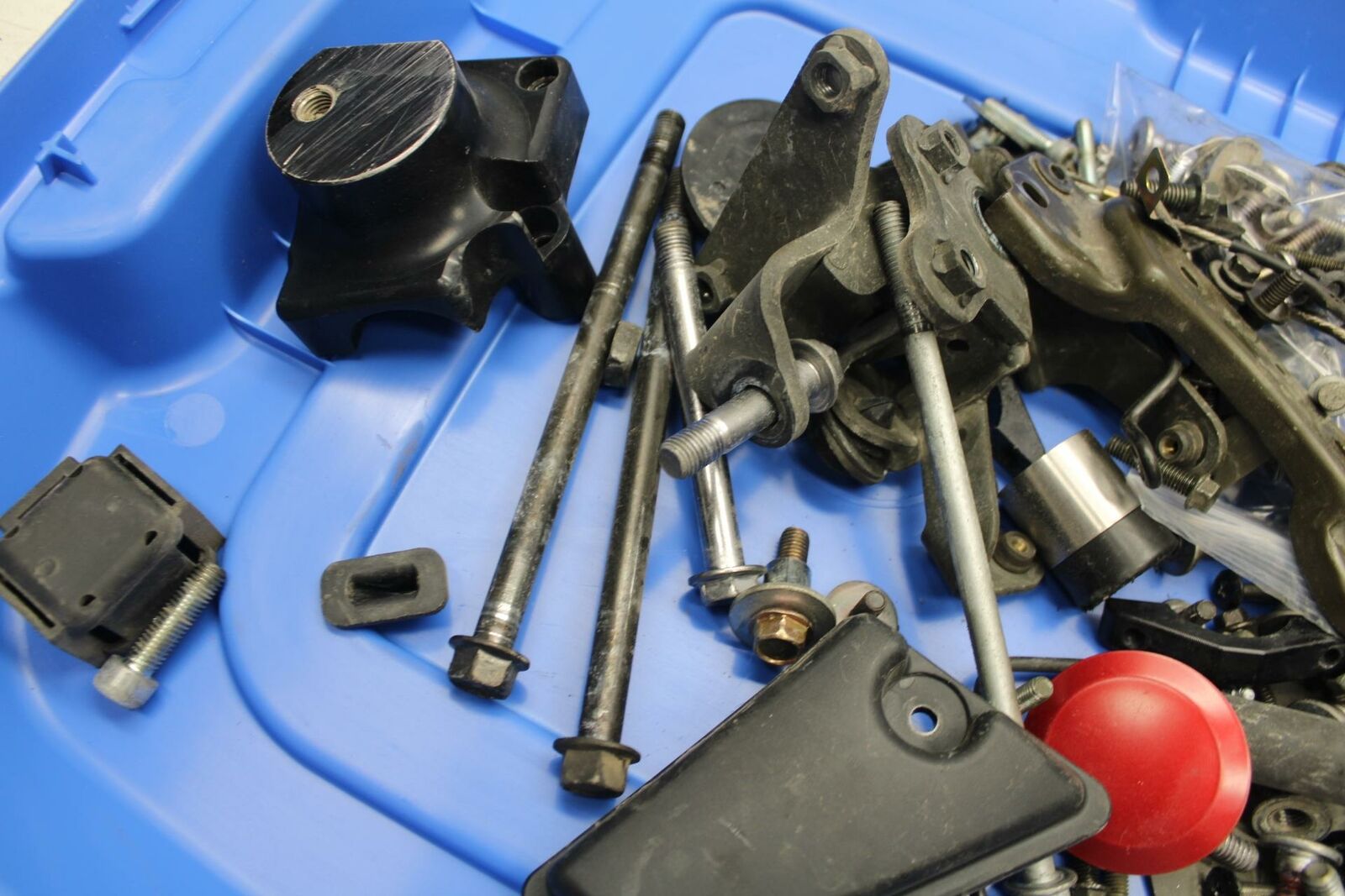 06-07 KAWASAKI NINJA 650R EX650A  LEFTOVER BOLTS HARDWARE MOTOR SCREWS  BB271