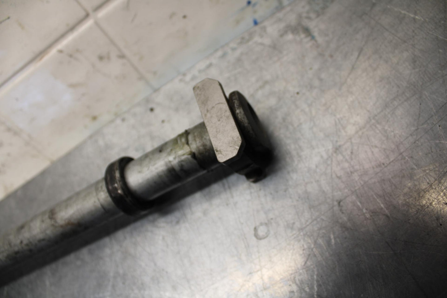 06-07 HONDA CBR1000RR REAR AXLE  WHEEL RIM PIVOT BOLT AXEL 42301-MEL-000  BB75