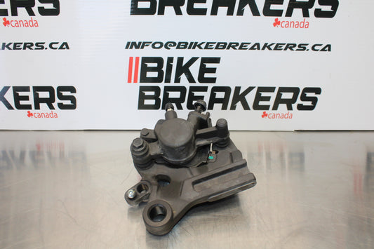 23 YAMAHA YZF R3 REAR BACK BRAKE CALIPER W MOUNT BRACKET BB147