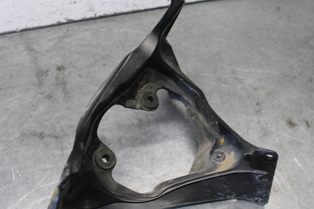 06-07 SUZUKI GSXR 600 UPPER FAIRING MIRROR GAUGES STAY BRACKET BB694
