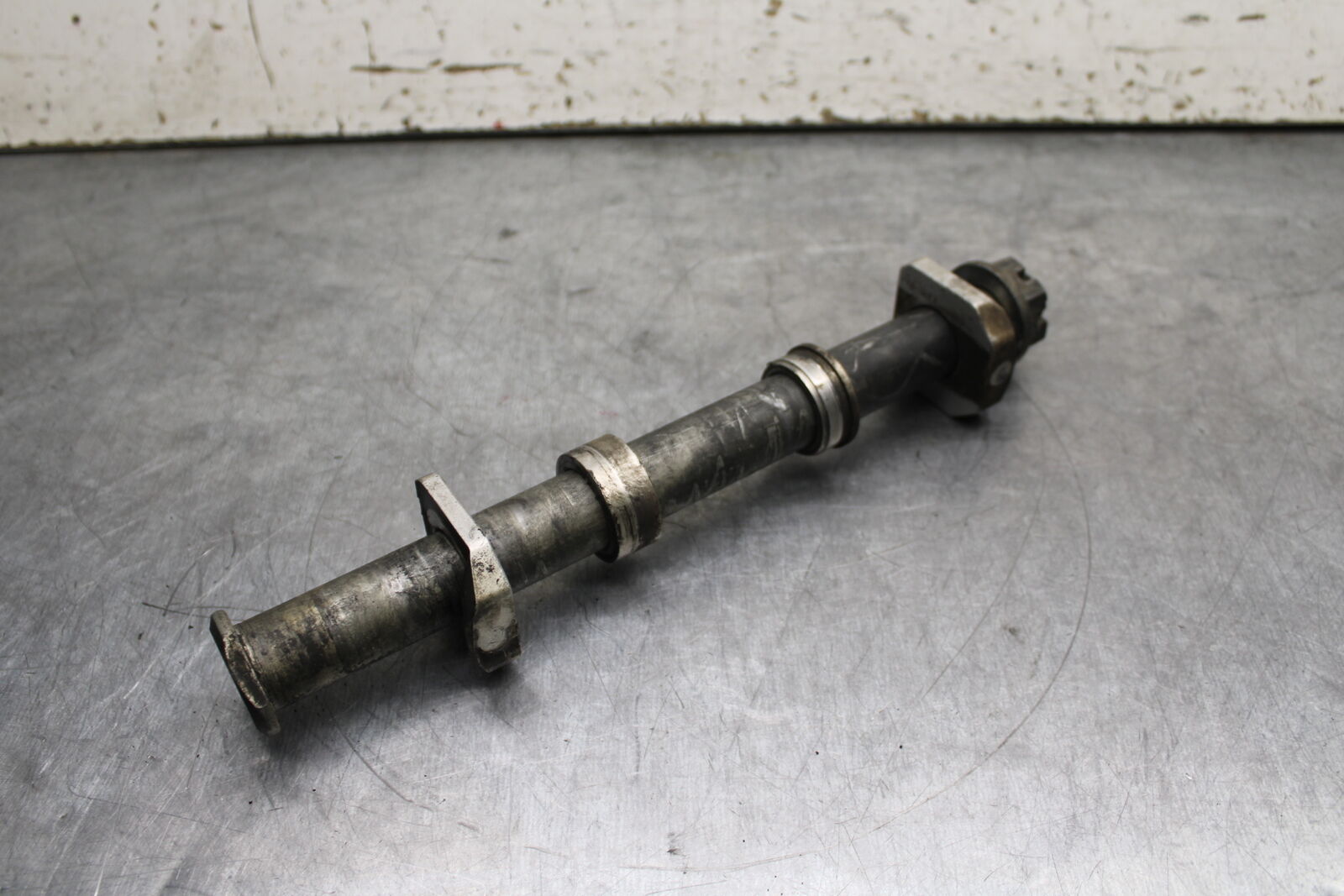 06-07 SUZUKI GSXR 600 REAR AXLE BACK WHEEL RIM PIVOT BOLT AXEL BB737