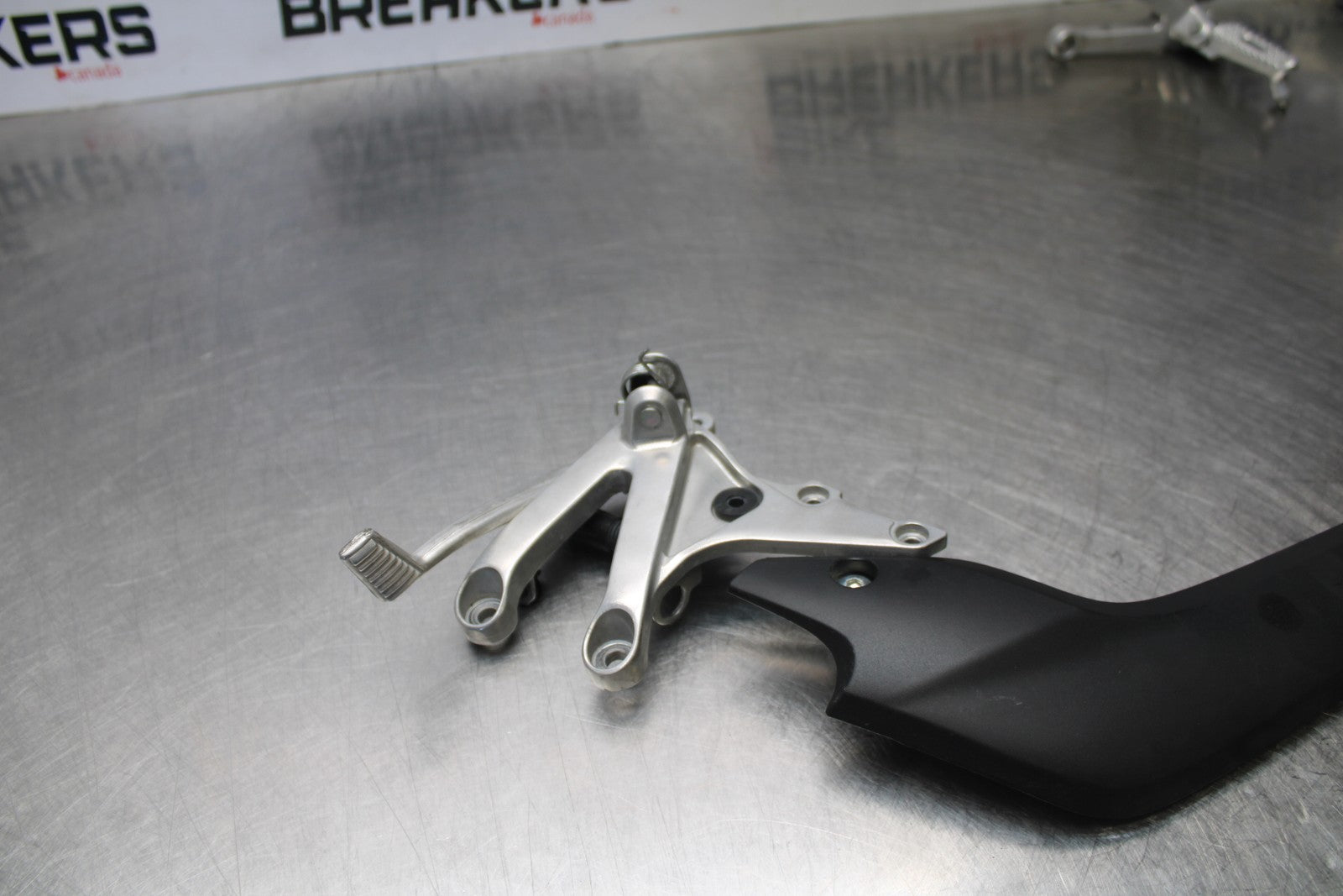 13-24 HONDA CBR600RR RIGHT REARSET REAR SET DRIVER FOOT PEG REST STOP BB772