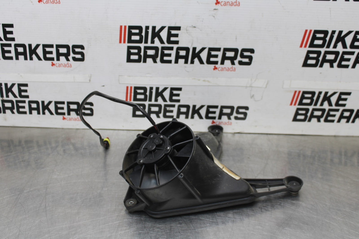16 DUCATI 959 PANIGALE ENGINE RADIATOR COOLING FAN BB912