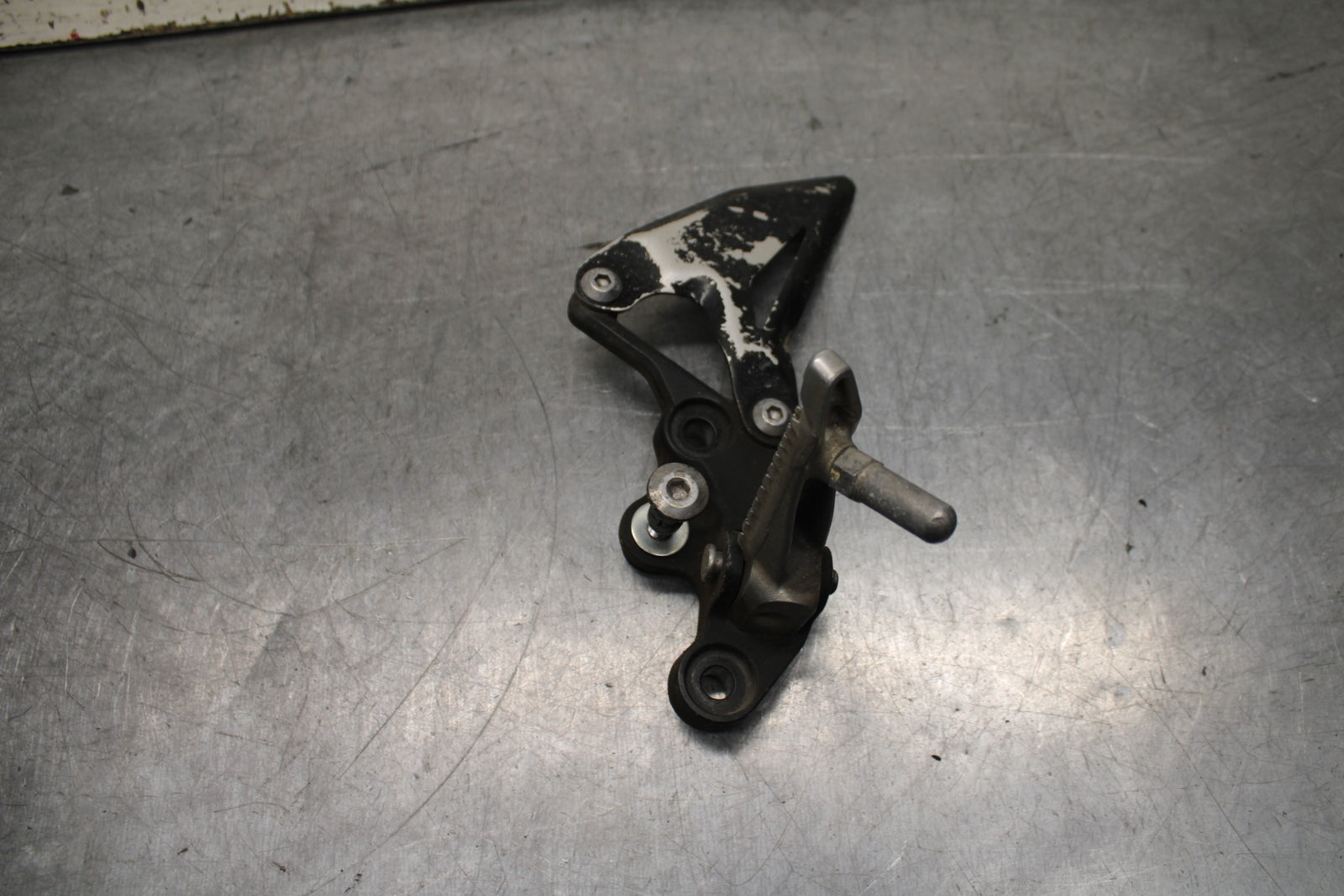 24 KAWASAKI NINJA 500 ABS LEFT REARSET REAR SET DRIVER FOOT PEG REST STOP BB744