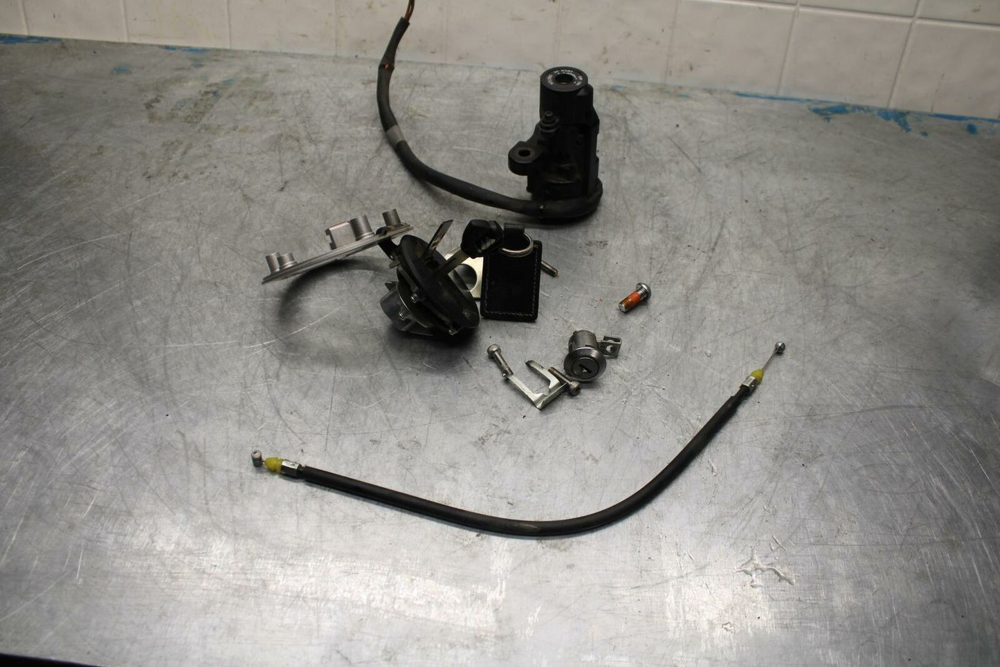 11-17 SUZUKI GSXR600 IGNITION LOCK KEY SET W/ GAS CAP AND SEAT LOCK BB417