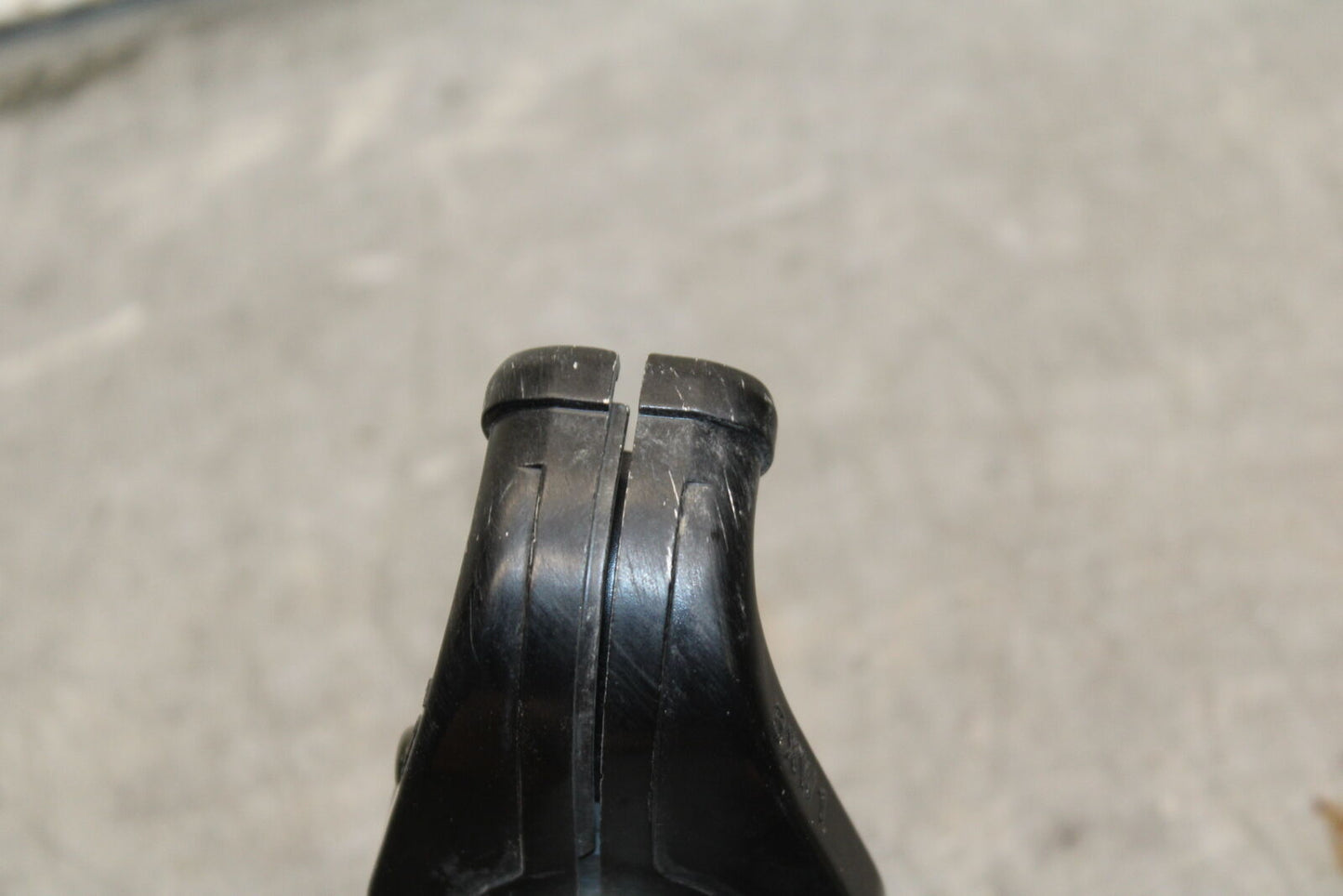 06-07 KAWASAKI NINJA ZX10R THROTTLE CABLE LINE HOUSING GUIDE BB115