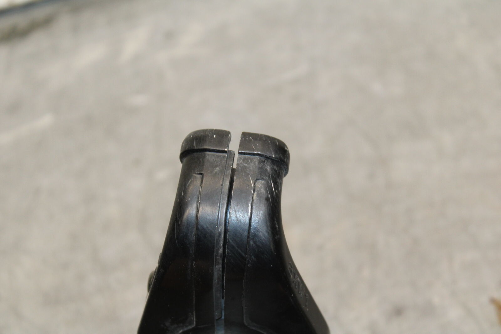 06-07 KAWASAKI NINJA ZX10R THROTTLE CABLE LINE HOUSING GUIDE BB115