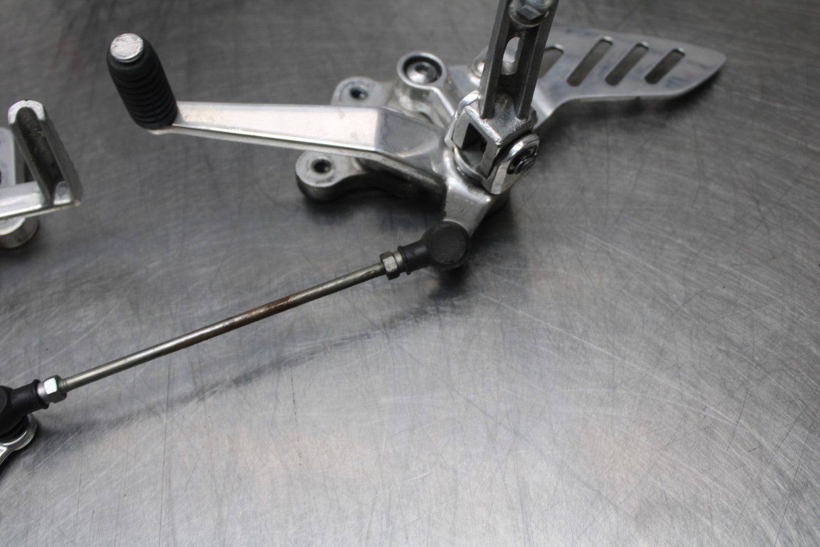 07 SUZUKI GSXR1000 POLISHED  REARSET REAR SET DRIVER PEG BRACKETS BB770