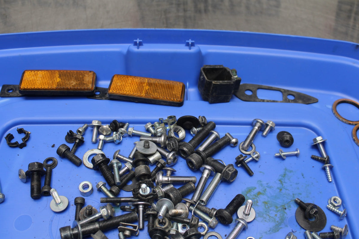17-18 YAMAHA YZF R3 MOUNTING BOLTS HARDWARE MOTOR SCREWS BB788