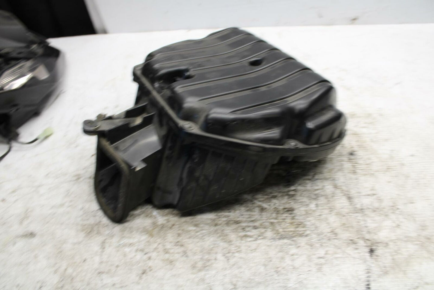 13-18 KAWASAKI NINJA ZX6R AIRBOX AIR INTAKE FILTER BOX BB311