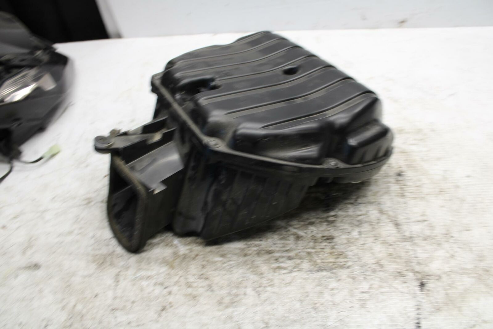13-18 KAWASAKI NINJA ZX6R AIRBOX AIR INTAKE FILTER BOX BB311