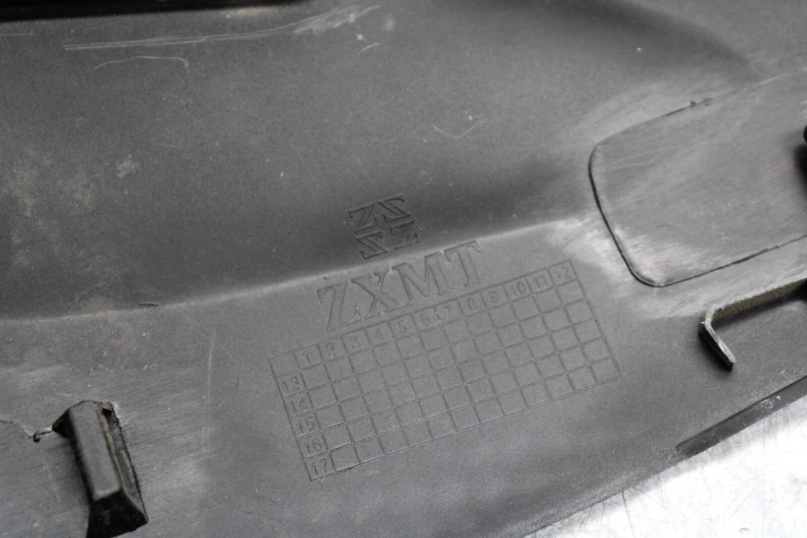 06-07 YAMAHA YZF R6 RIGHT LEFT GAS FUEL TANK PANELS COVERS TRIM SET COWLS  BB742