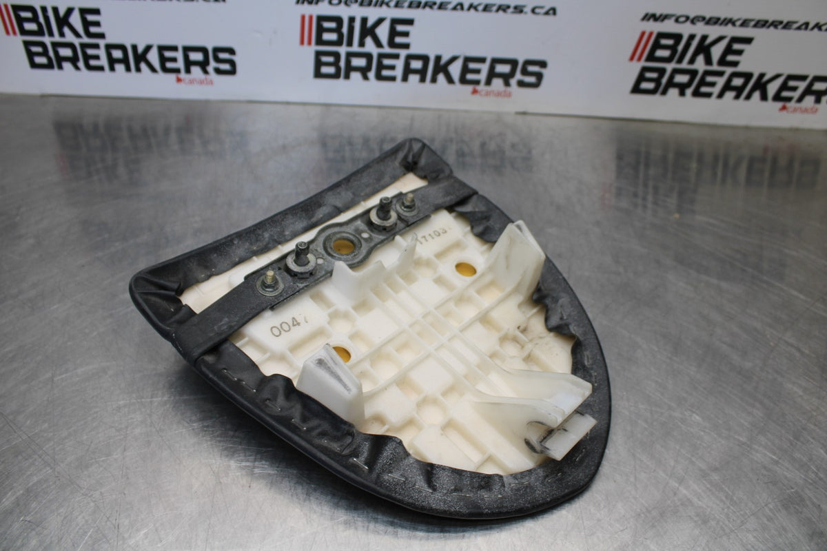 03-04 KAWASAKI NINJA ZX6R 636 REAR BACK PASSENGER TANDEM SEAT PAD SADDLE BB06