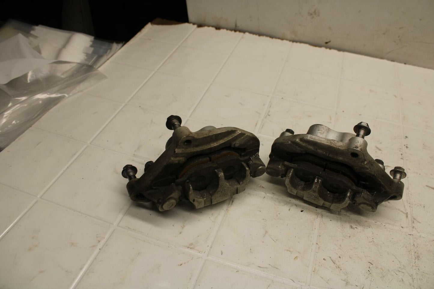 07-08 YAMAHA V STAR 1100 RIGHT LEFT FRONT BRAKE CALIPER SET PAIR CALIPERS BB404