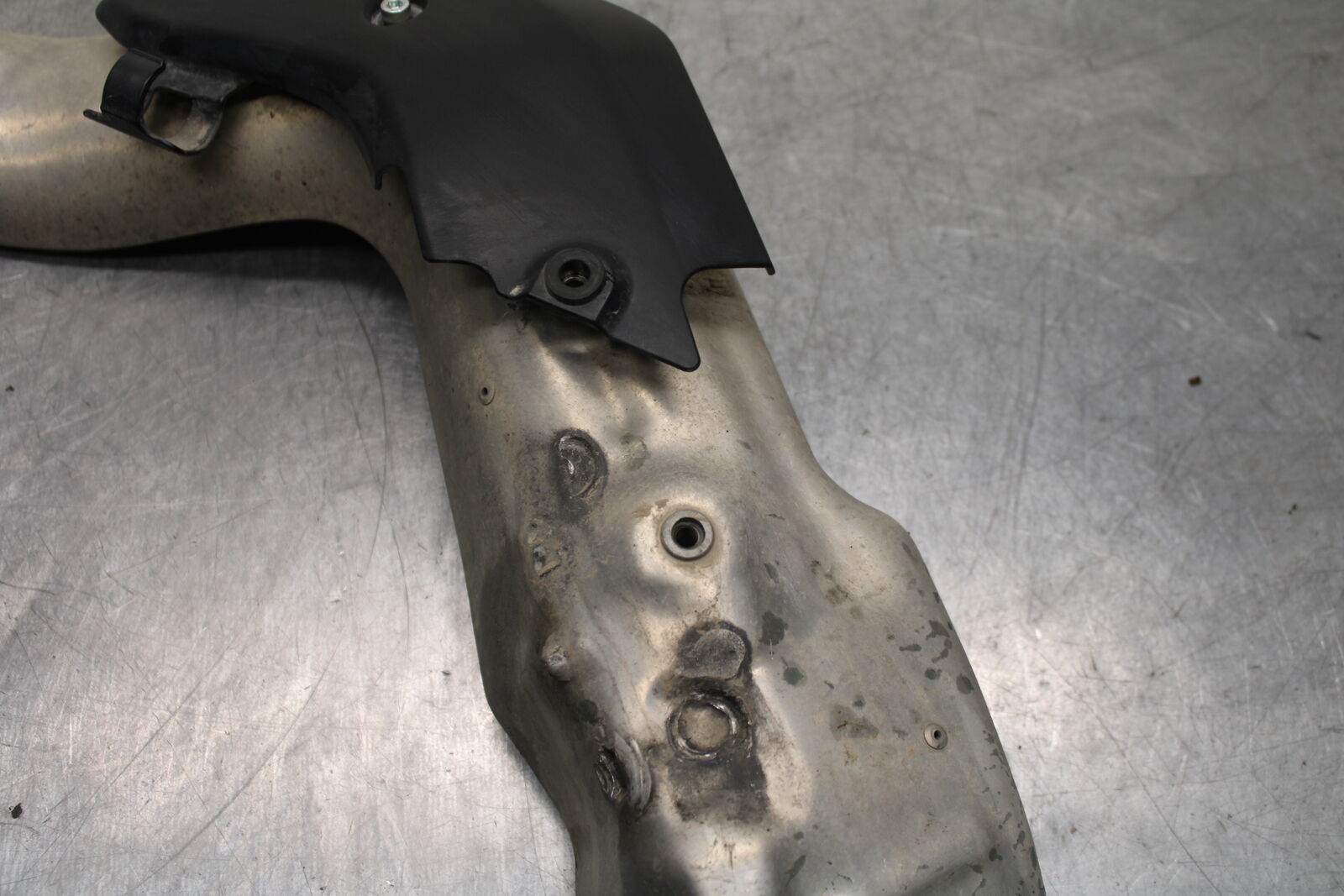 05-06 HONDA CBR600RR REAR BACK MUFFLER EXHAUST PIPE COVER HEAT SHIELD  BB739