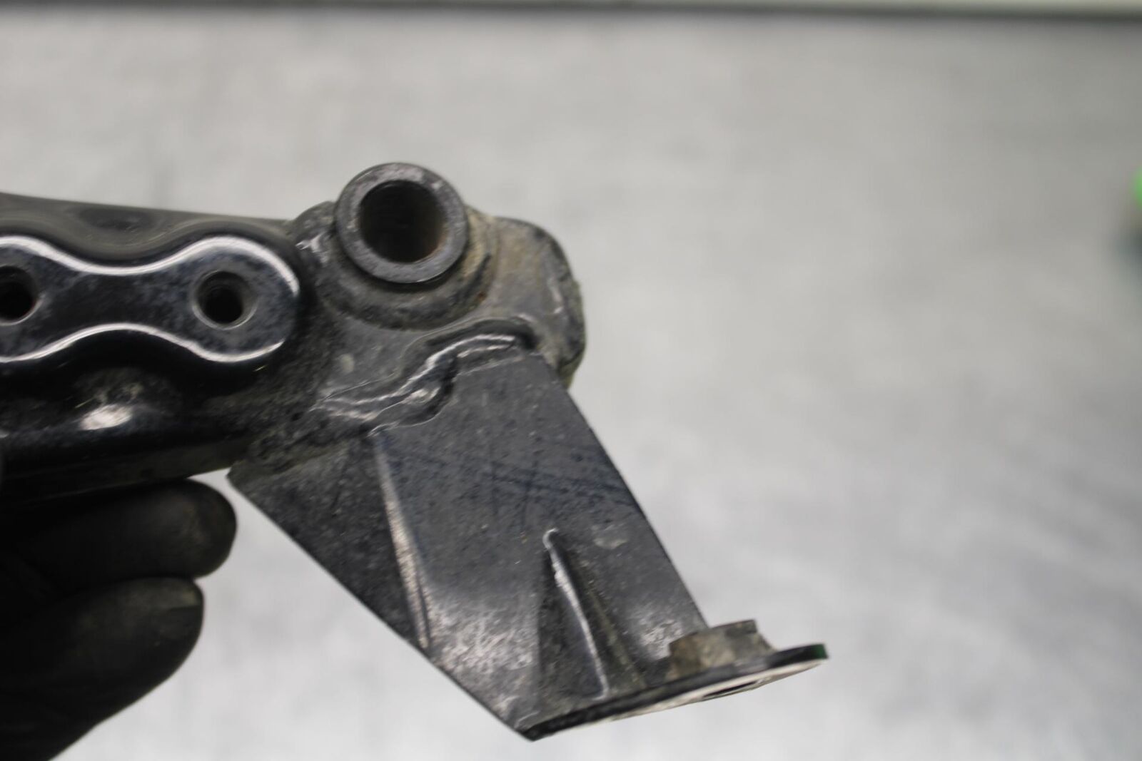 2009 Kawasaki Ninja 250R EX250J ENGINE MOUNT MOTOR BRACKET BB87