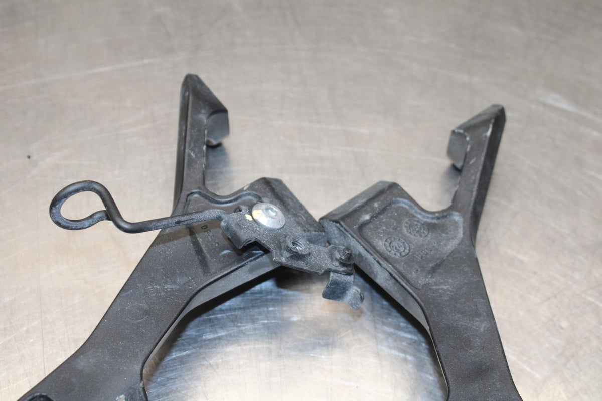 24 KAWASAKI NINJA 500 ABS REAR BACK PASSENGER PEG SET PAIR BB818