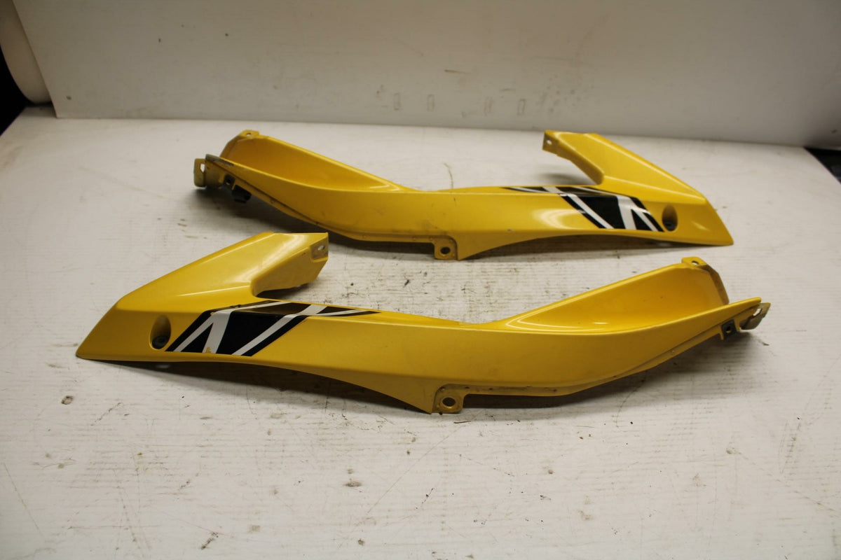07 YAMAHA YZF R6 2c0  FRONT UPPER MID SIDE FAIRING COWL PLASTIC BB297
