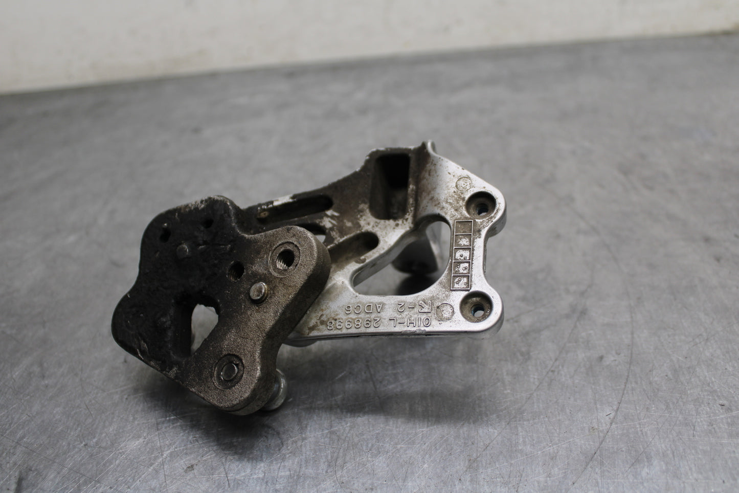 08-10 SUZUKI GSXR 600 LEFT REARSET REAR SET DRIVER FOOT PEG BRACKET MOUNT BB132