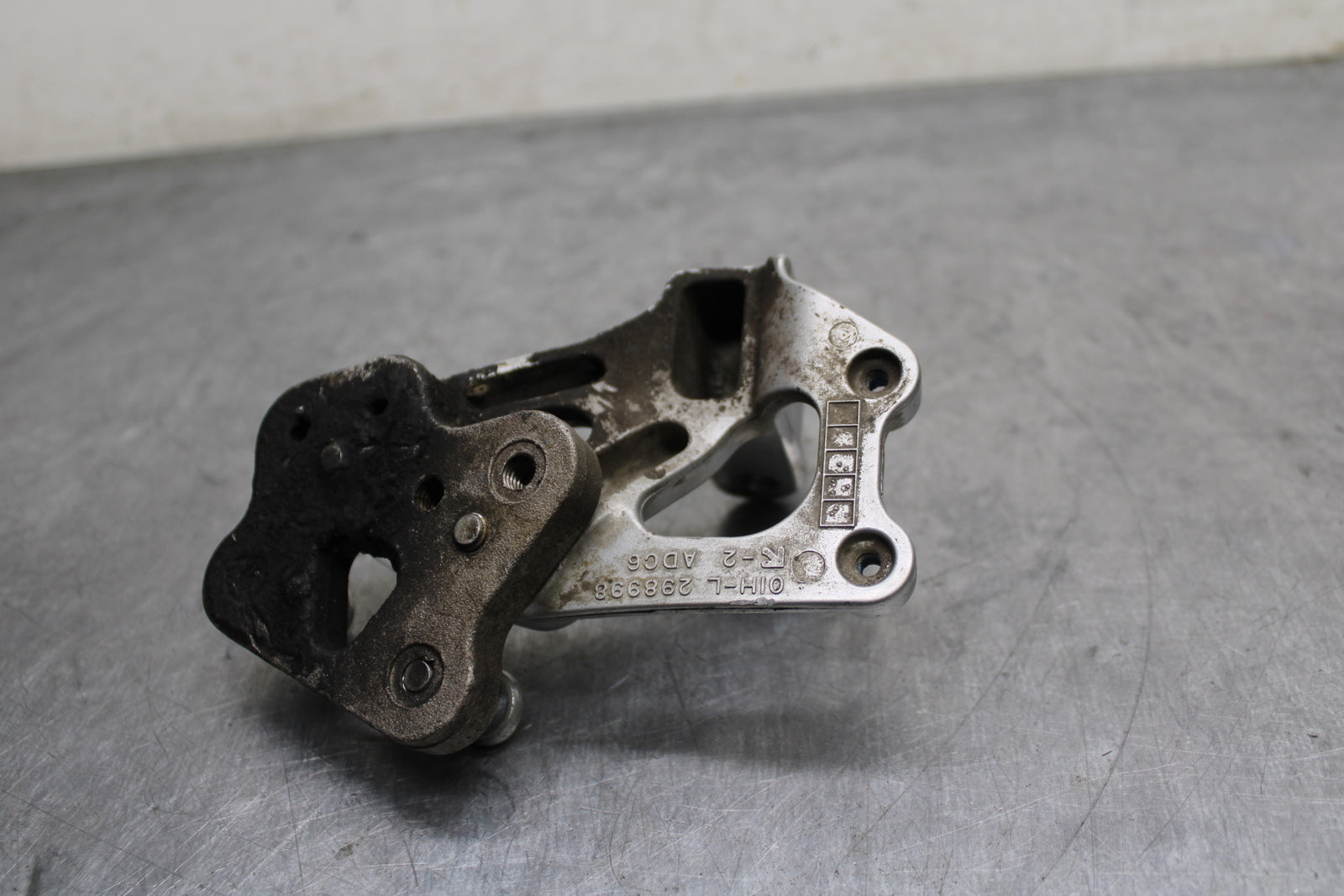 08-10 SUZUKI GSXR 600 LEFT REARSET REAR SET DRIVER FOOT PEG BRACKET MOUNT BB132