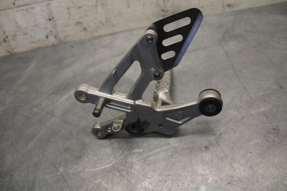2010 Aprilia RSV1000R RIGHT REARSET REAR SET DRIVER FOOT PEG REST STOP BB513