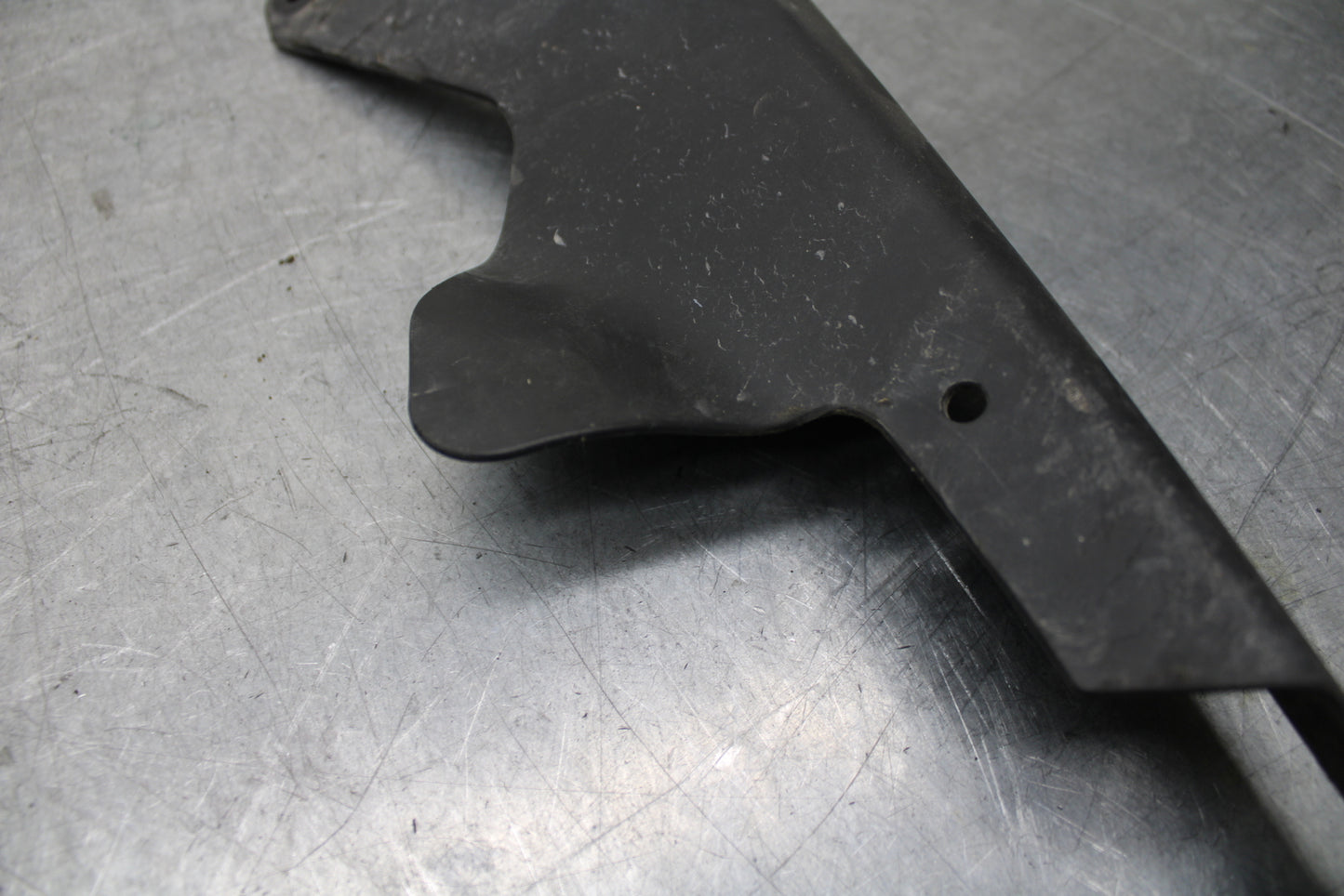 16 KAWASAKI NINJA ZX10R REAR BACK DRIVE CHAIN GUARD SHIELD 36014-0062  BB650